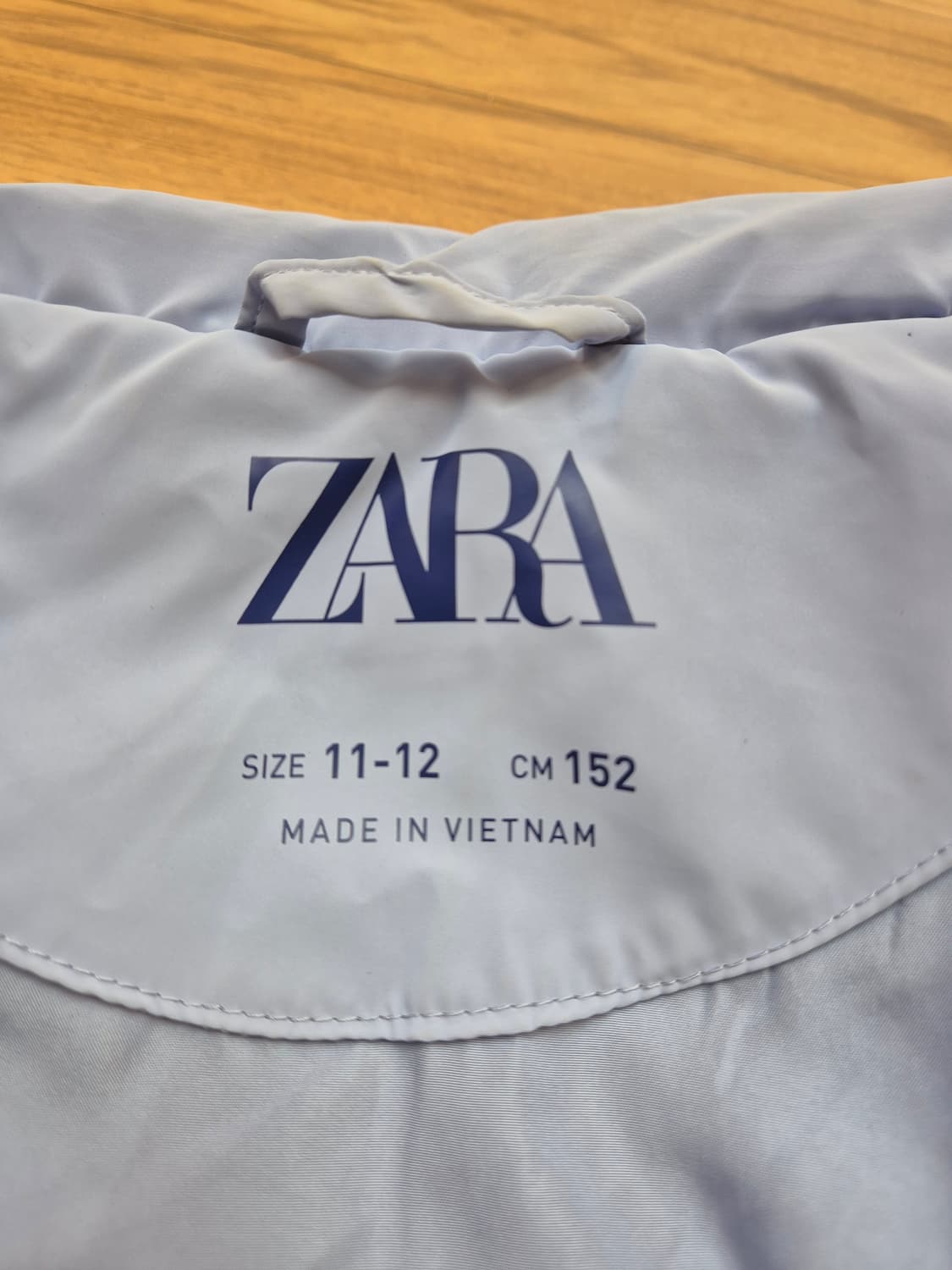 자라 여주니어 퀼팅 패딩 152cm입니다. 은은한 하늘색이라 어느 옷에도 상품이미지4