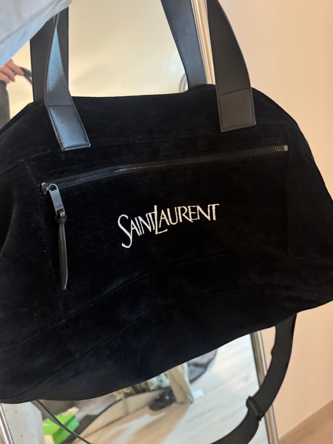 생로랑 자수 로고 스웨이드 더플 백 상품이미지8