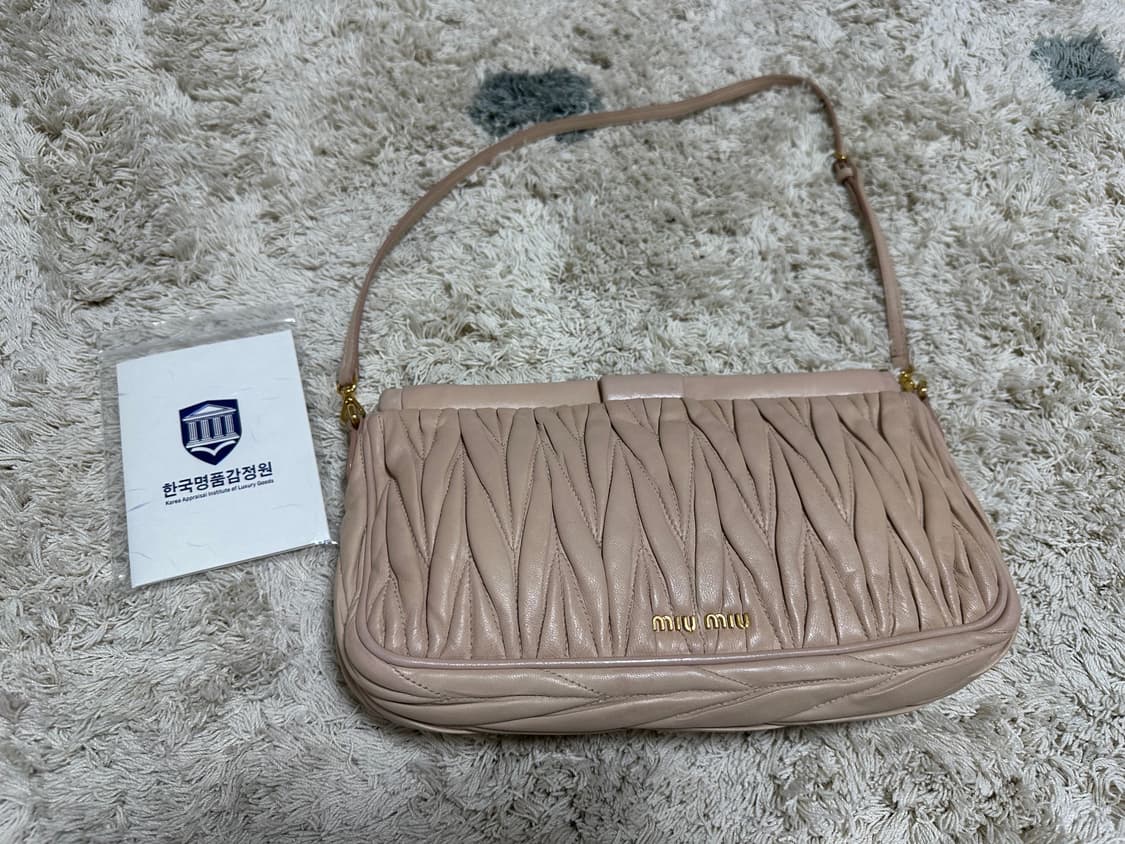 미우미우 마테라쎄 핸드백  상품이미지1