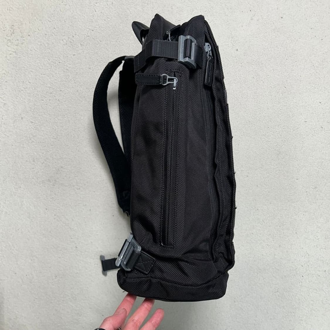 캘빈클라인진 블랙 컬러 백팩 상품이미지3