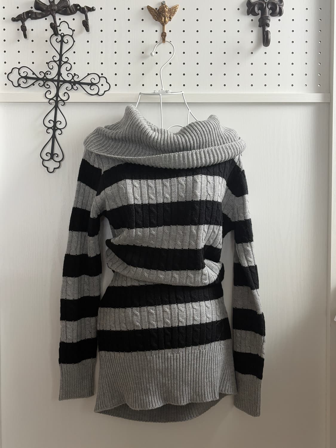 • striped high-neck cable knitwear 상품이미지1