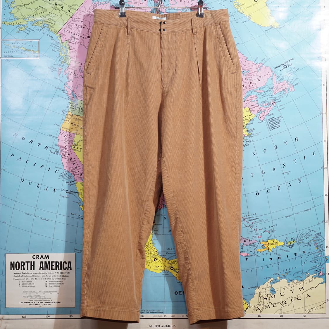 이스트로그 핀턱 코듀로이 팬츠 상품이미지1