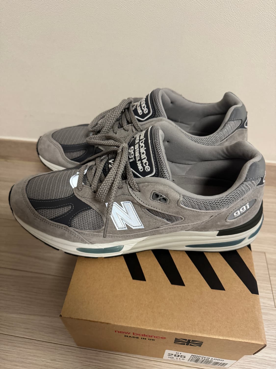 뉴발란스 991v2 그레이 295mm 팝니다 상품이미지2