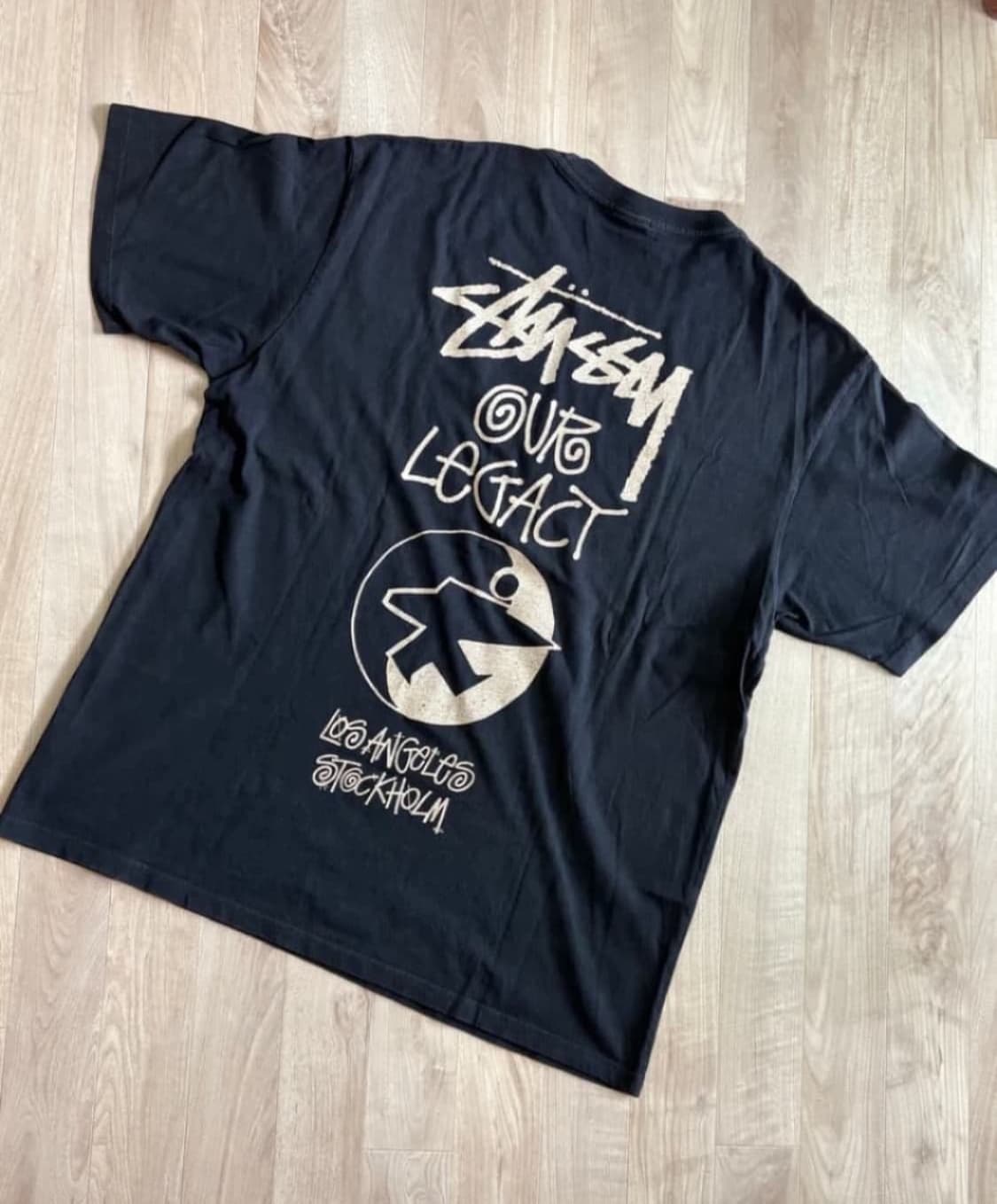 스투시 x 아워레가시 서프맨 피그먼트 다이드 티셔츠 블랙 상품이미지1