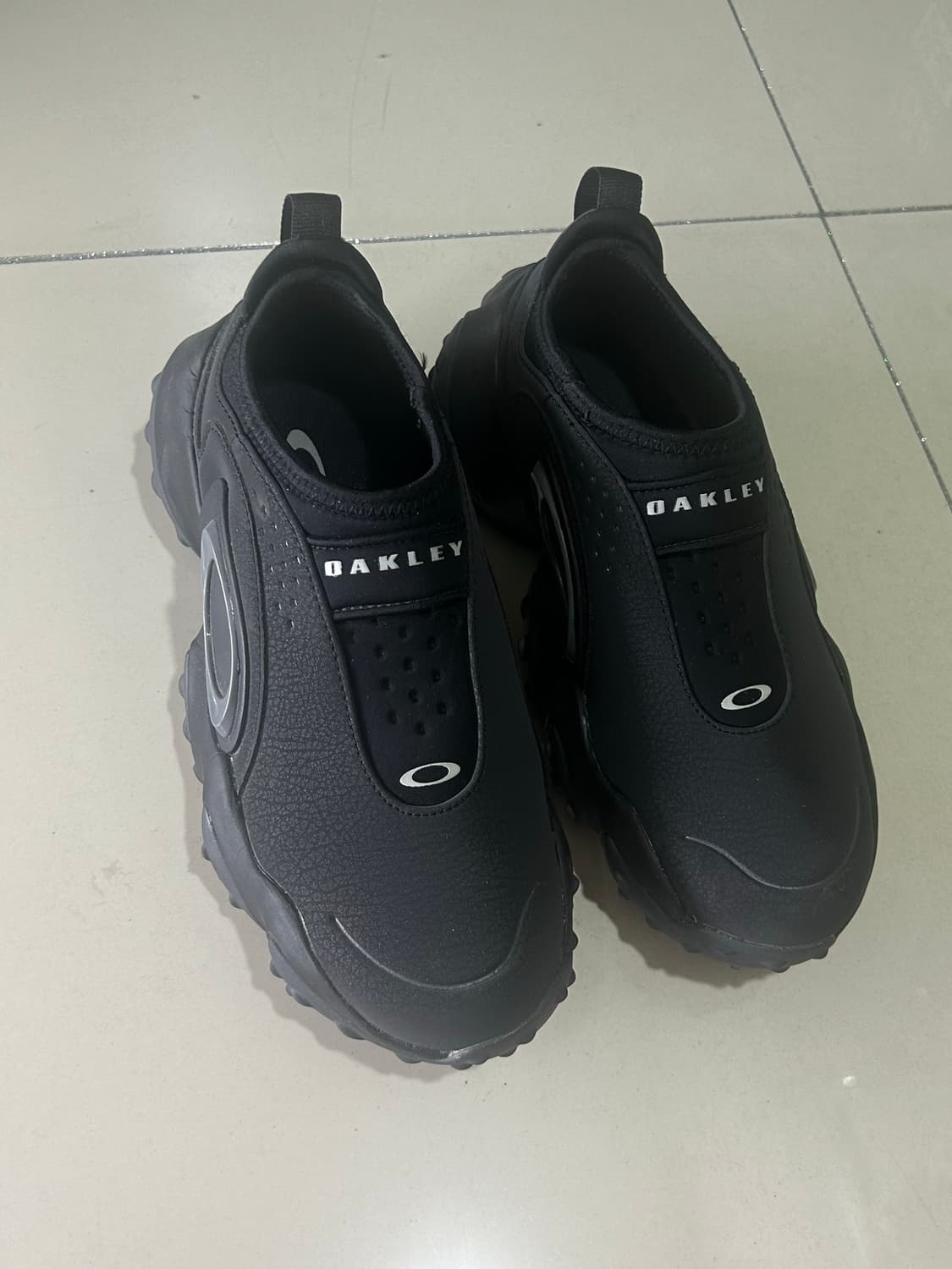 오클리 엣지 아이콘 블랙아웃 230 상품이미지1