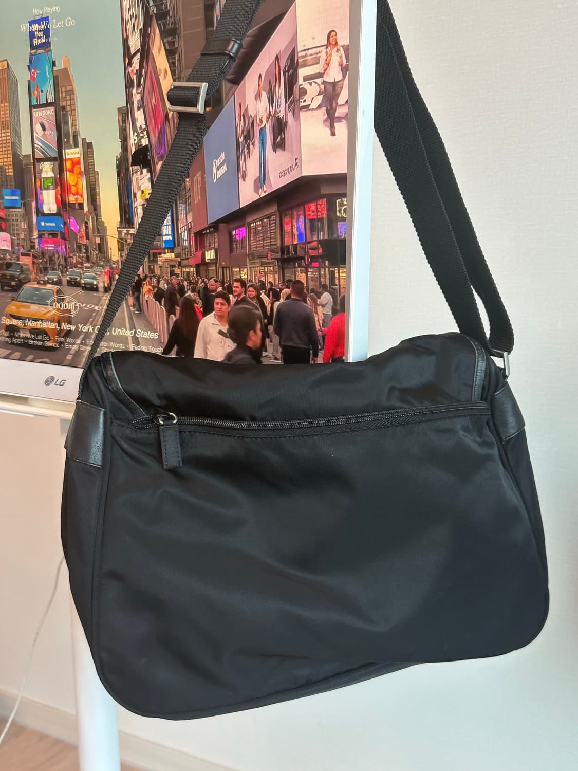 프라다 투버클 포코노 나일론 메신저백 크로스백 상품이미지5