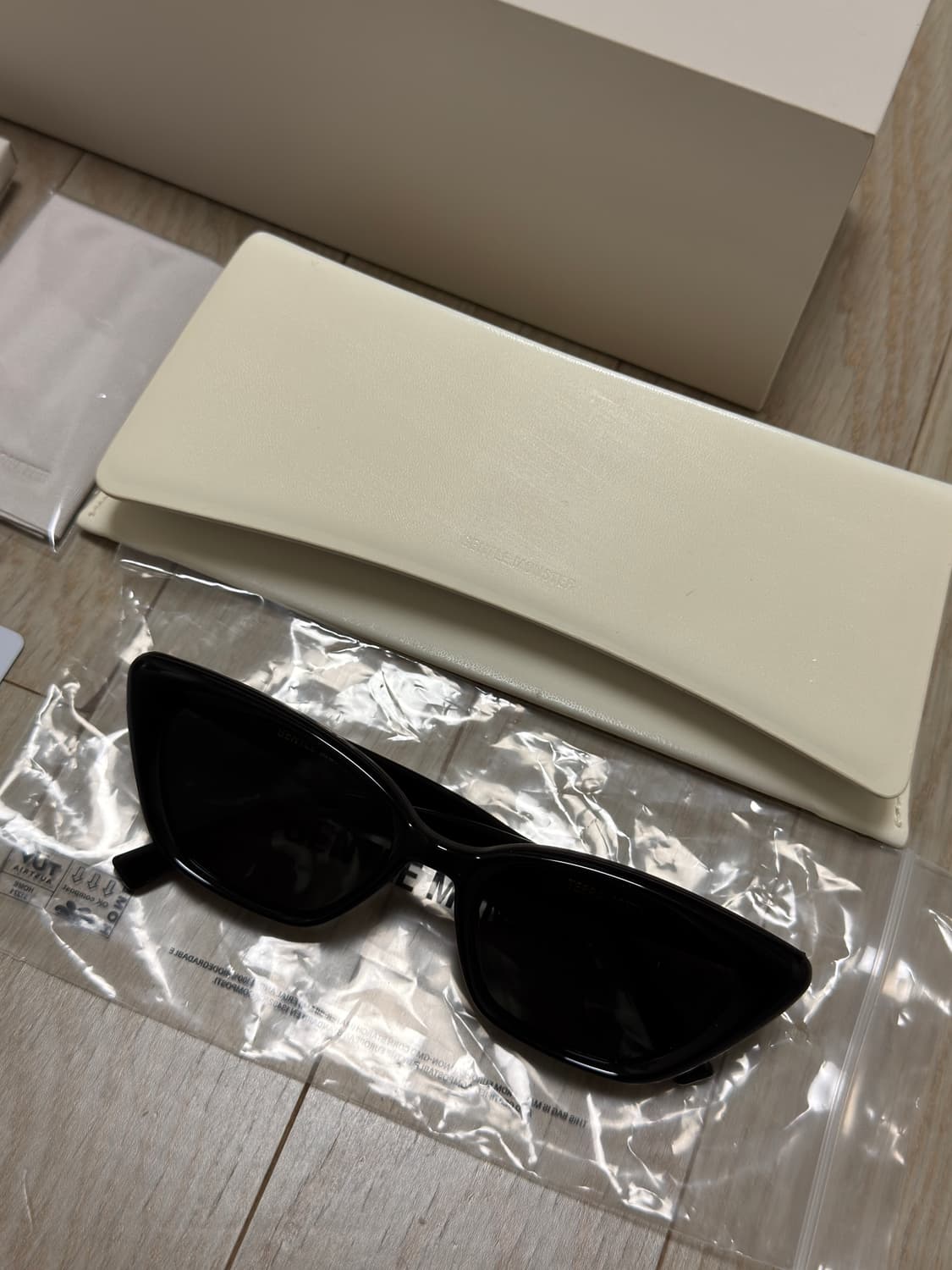 젠틀몬스터 테라코타 블랙 선글라스 상품이미지4