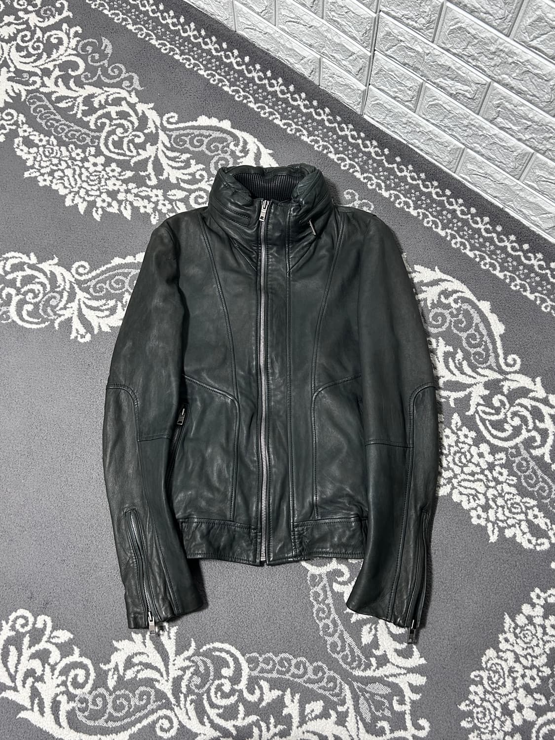 솔리드 옴므 보노 하이넥 레더 자켓 상품이미지1