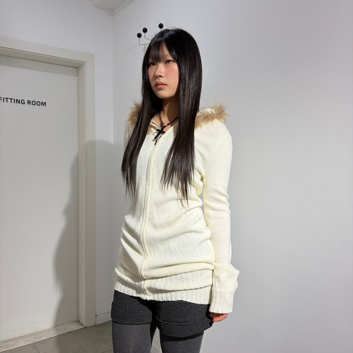 Cecil Mcbee 화이트 퍼 후드 니트 원피스  상품이미지1