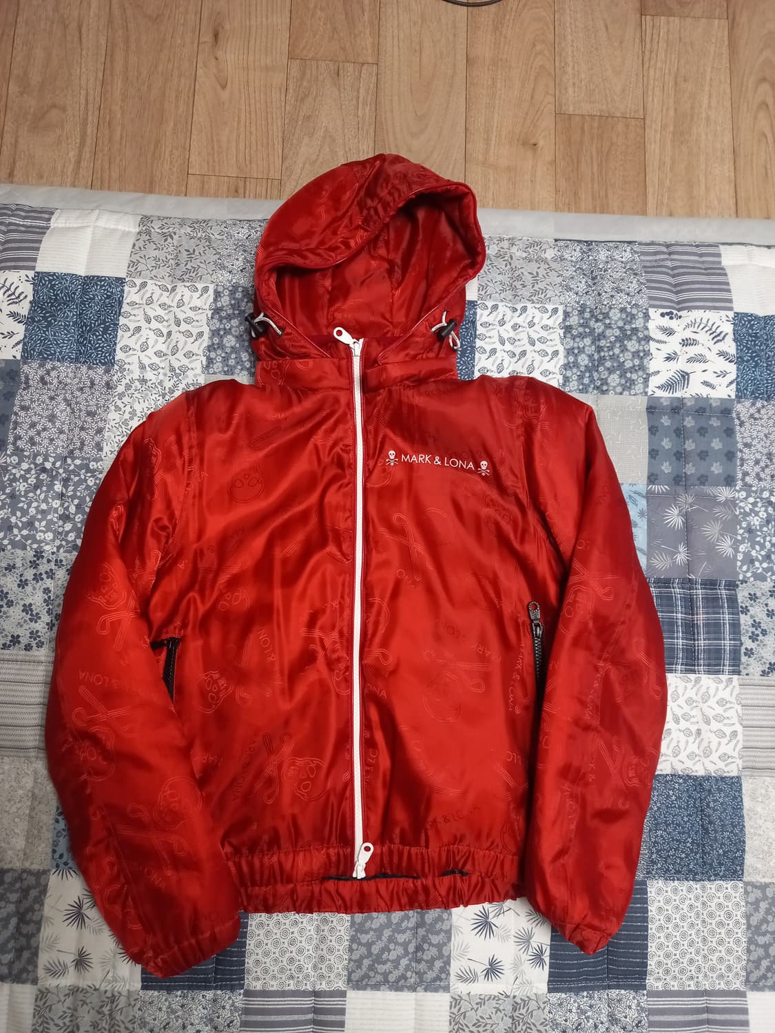 마크앤로나 레드후드 경량패딩 바람막이   90 상품이미지1