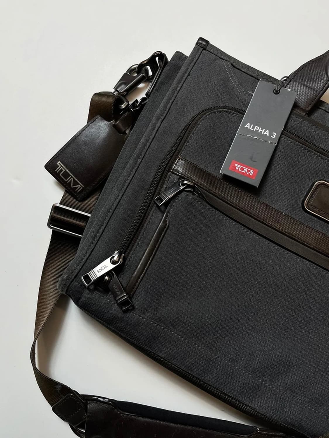 투미 TUMI 알파 3 슬림 디럭스 포트폴리오 크로스백 Q1376 상품이미지3