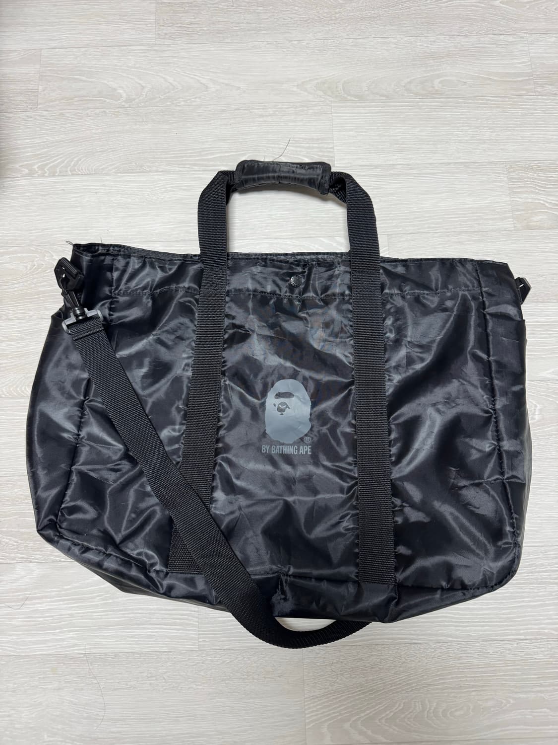 베이프 숄더 토트백 상품이미지1