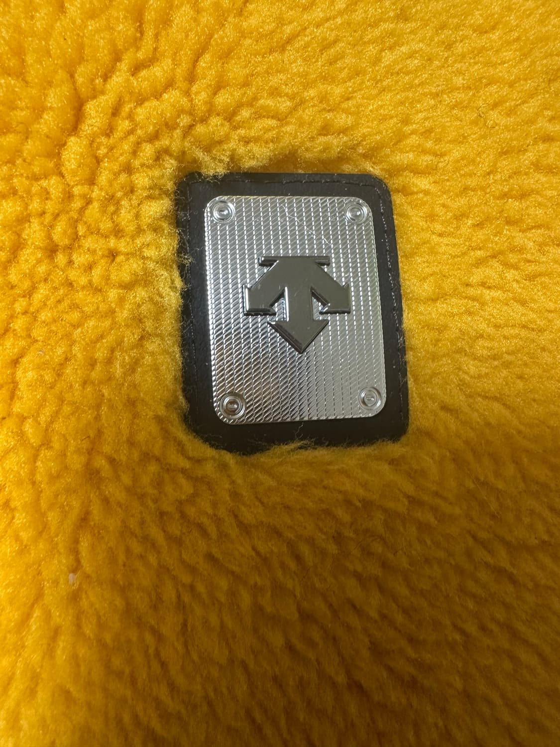 데상트 뽀글이 플리스 자켓 머스타드  상품이미지8