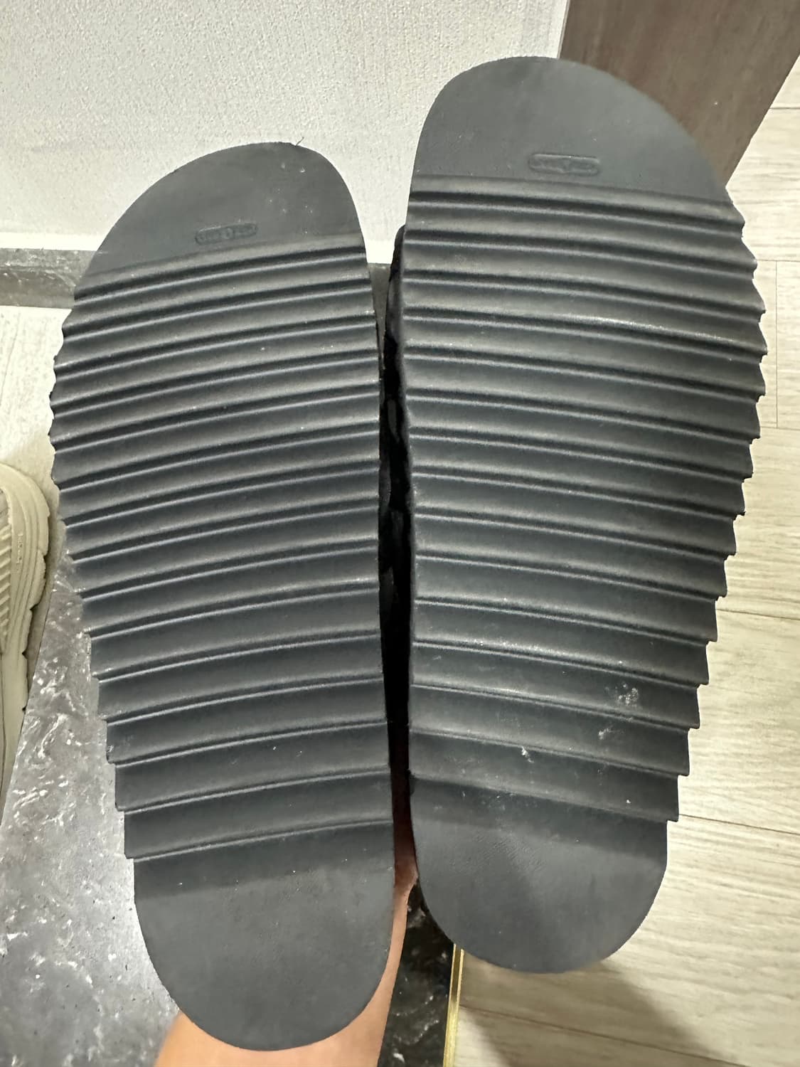 몽클레르 남성 블랙 샌들 상품이미지3