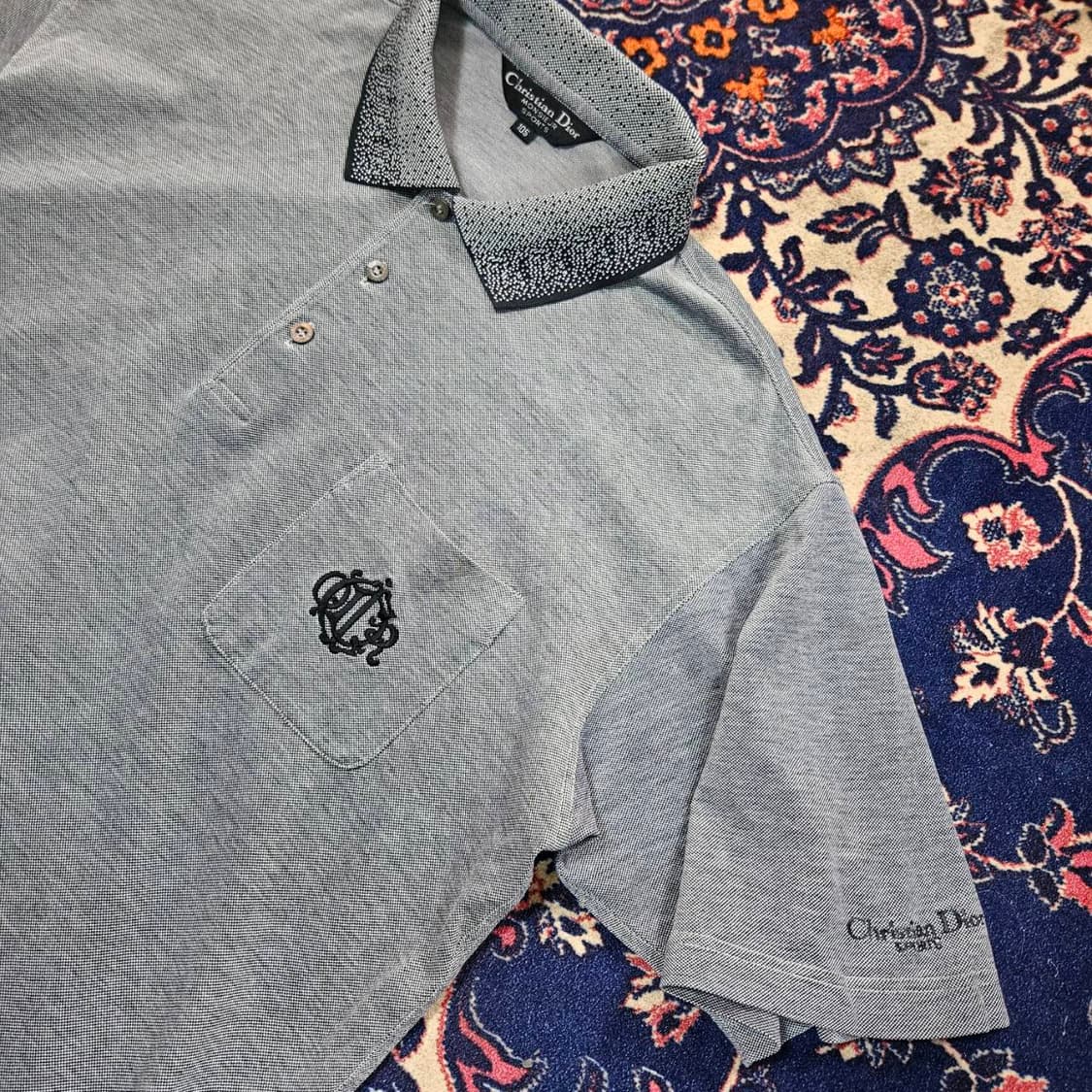 크리스찬디올 국내 라이센스 포켓 자수 반팔 카라티 상품이미지2