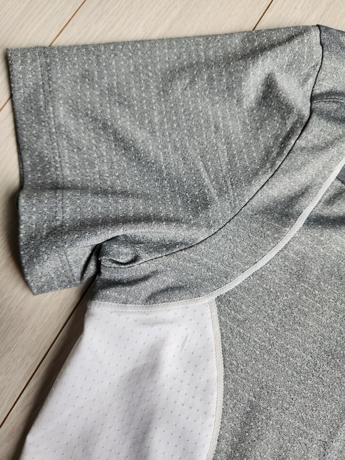 새상품급)네파 여성 반집업 기능성 반팔티 사이즈90 s

여러 중고사이트 상품이미지9