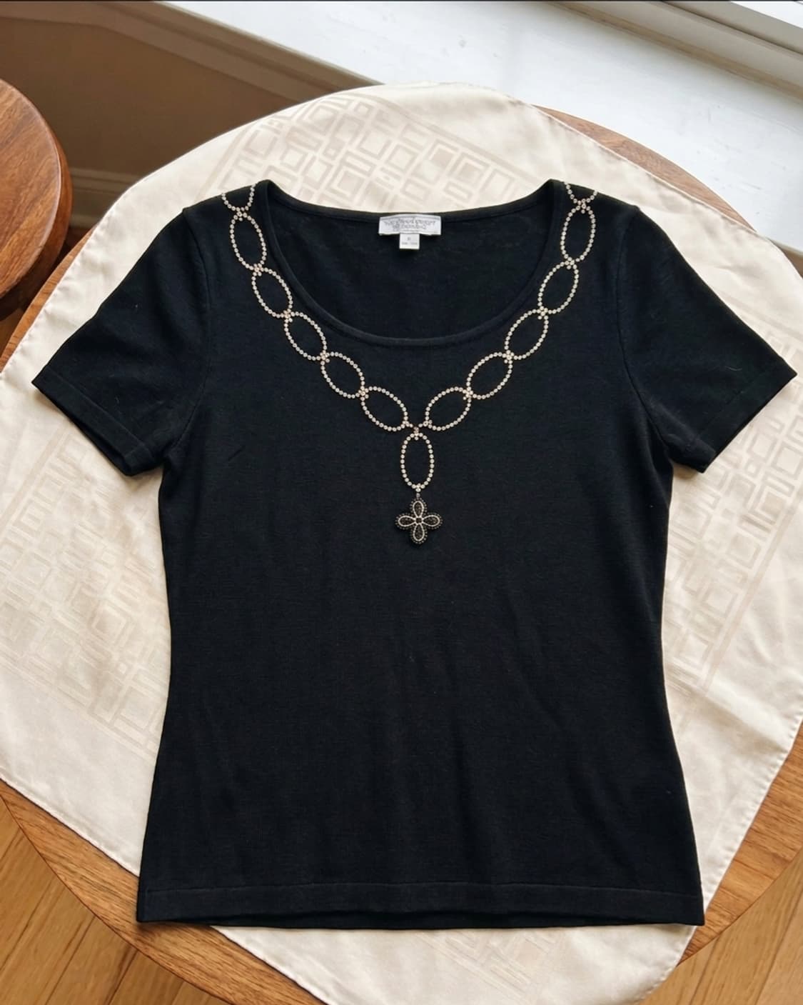 [정품] 센 존(ST. JOHN) 비즈 네크리스 디테일 블랙 반팔  상품이미지1