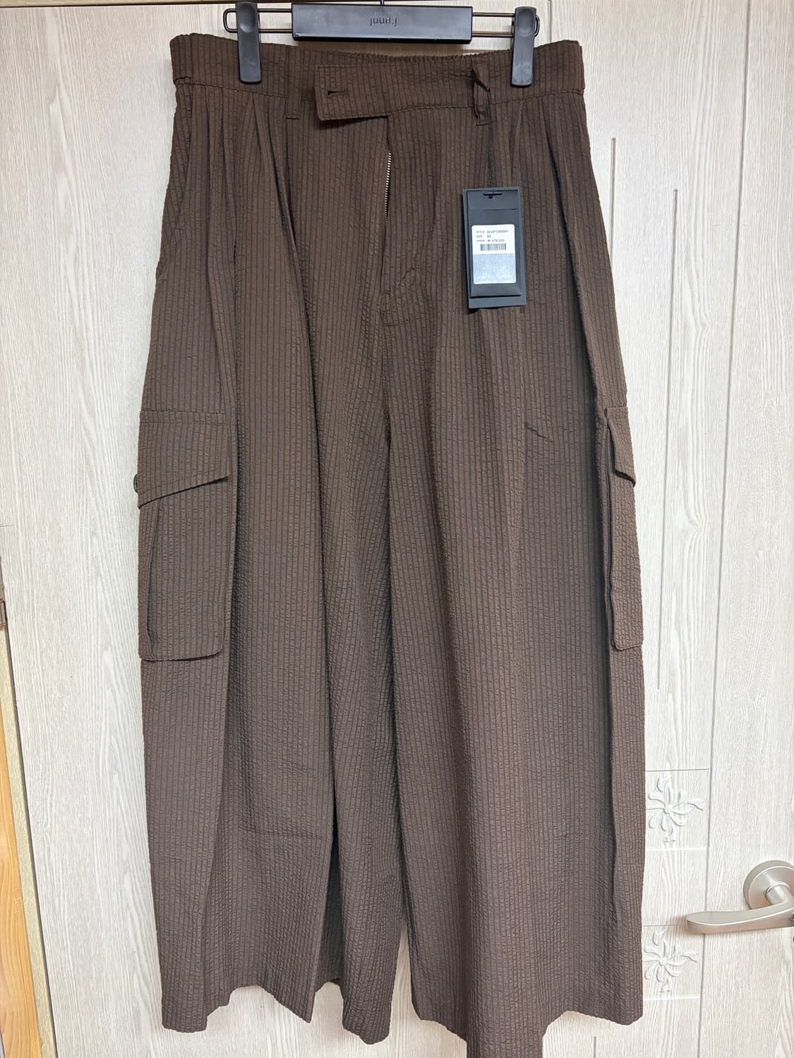 82) 송지오옴므 멀티 플리츠 크롭 와이드 카고 팬츠 SH3PT366BR 상품이미지1