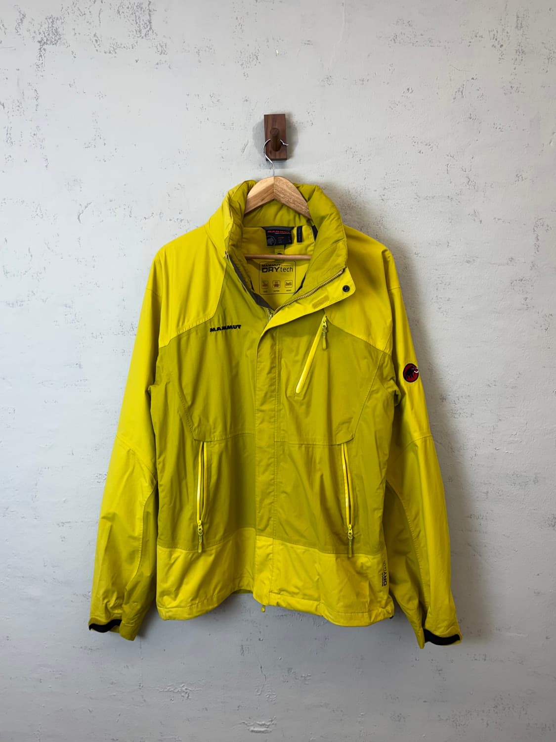 마무트 드라이테크 옐로우 바람막이 자켓 상품이미지1