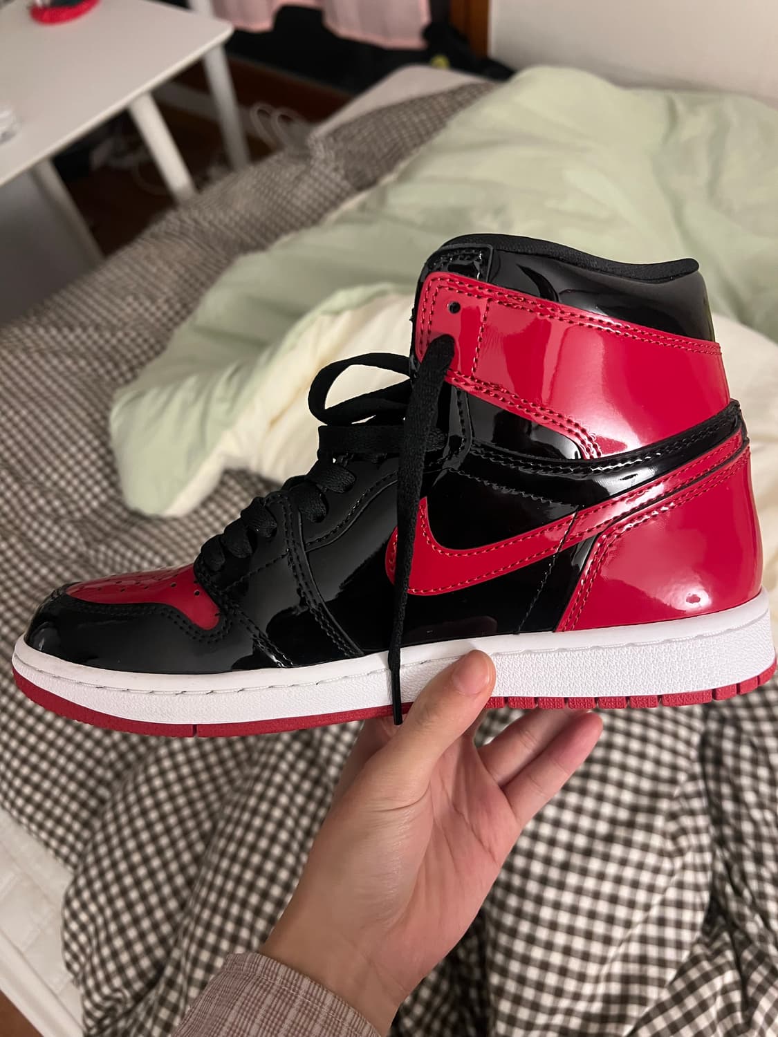 나이키 에어 조던 1 하이 브레드 페이턴트 250 상품이미지2