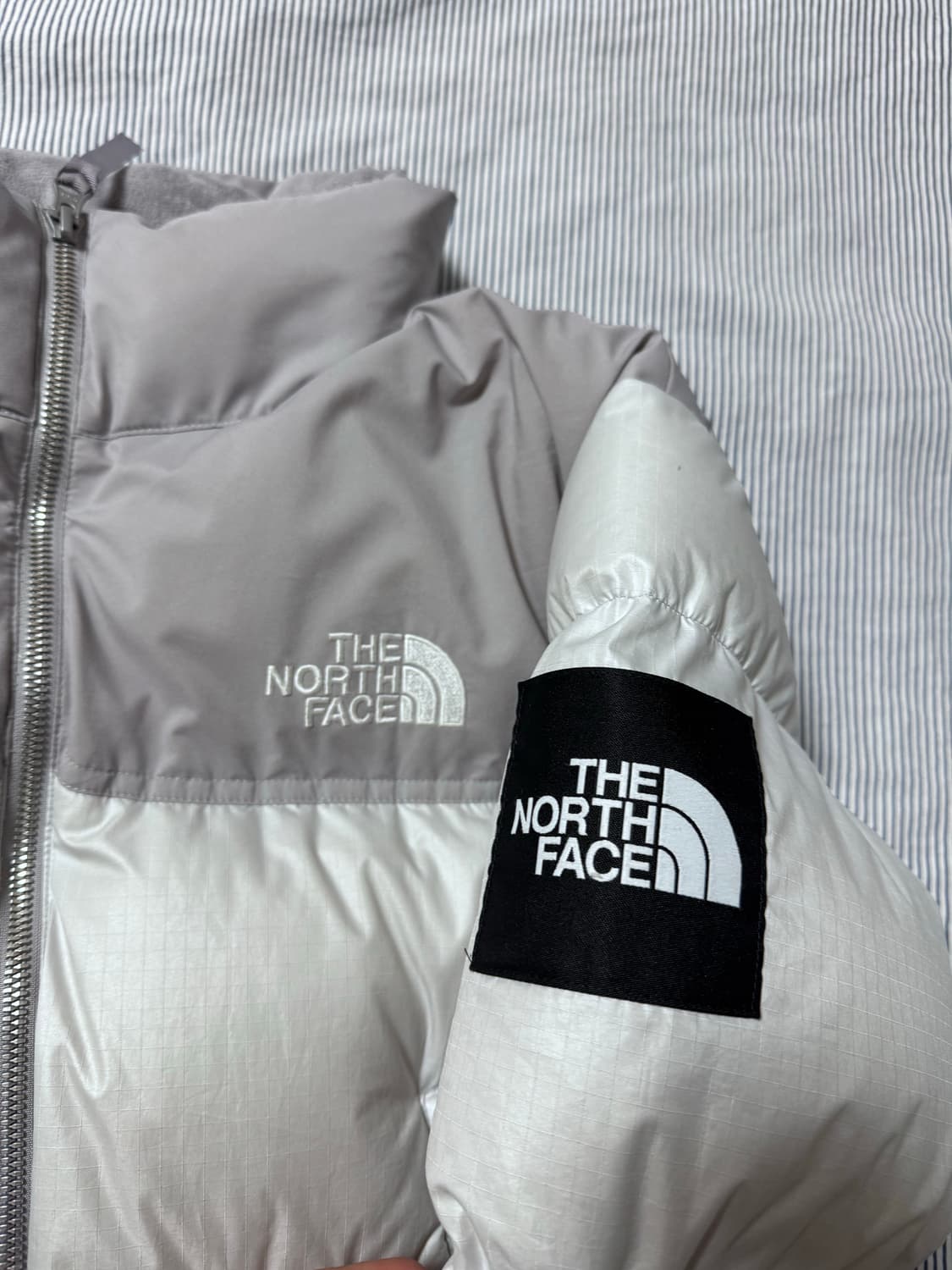 W 노스페이스 화이트라벨 노벨티 눕시 다운 자켓 아이스 그레이 상품이미지5
