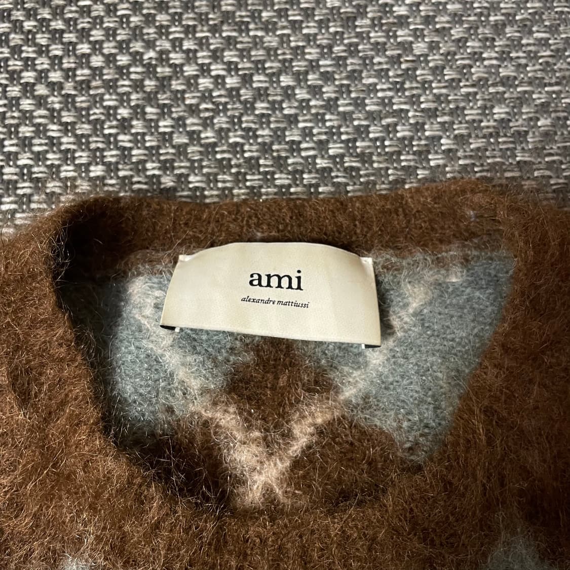 아미 브라운 블루 아가일 패턴 긴팔 니트 상품이미지4