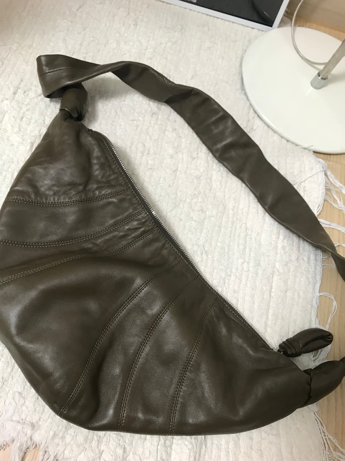 르메르 크루아상백 미듐 다크올리브 상품이미지3