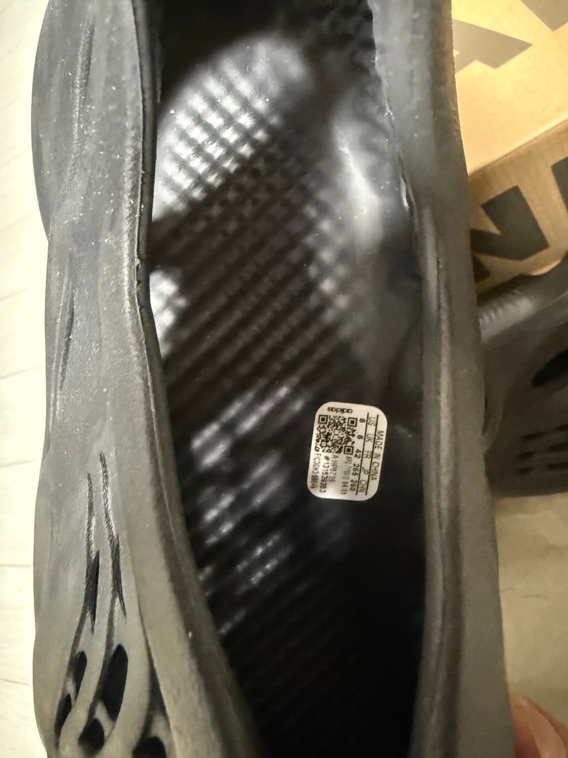 아디다스 이지 폼러너 블랙 오닉스 265 상품이미지4
