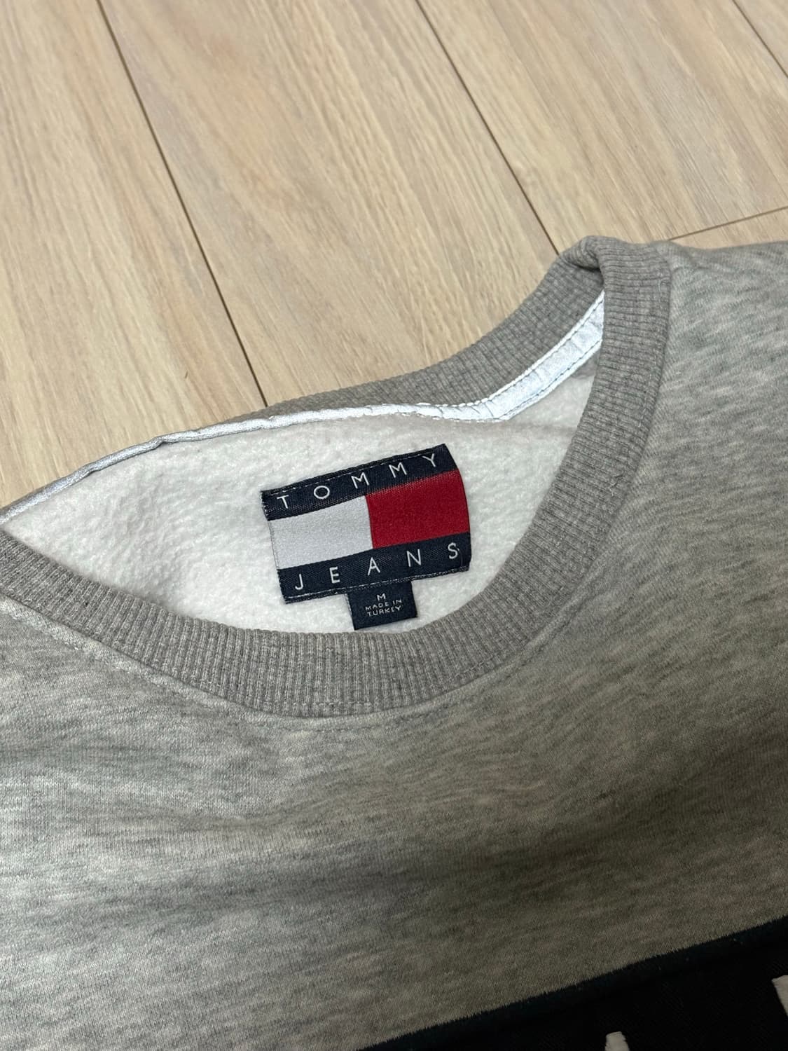 타미힐피거 진스 플래그 로고 맨투맨 그레이 M 상품이미지4