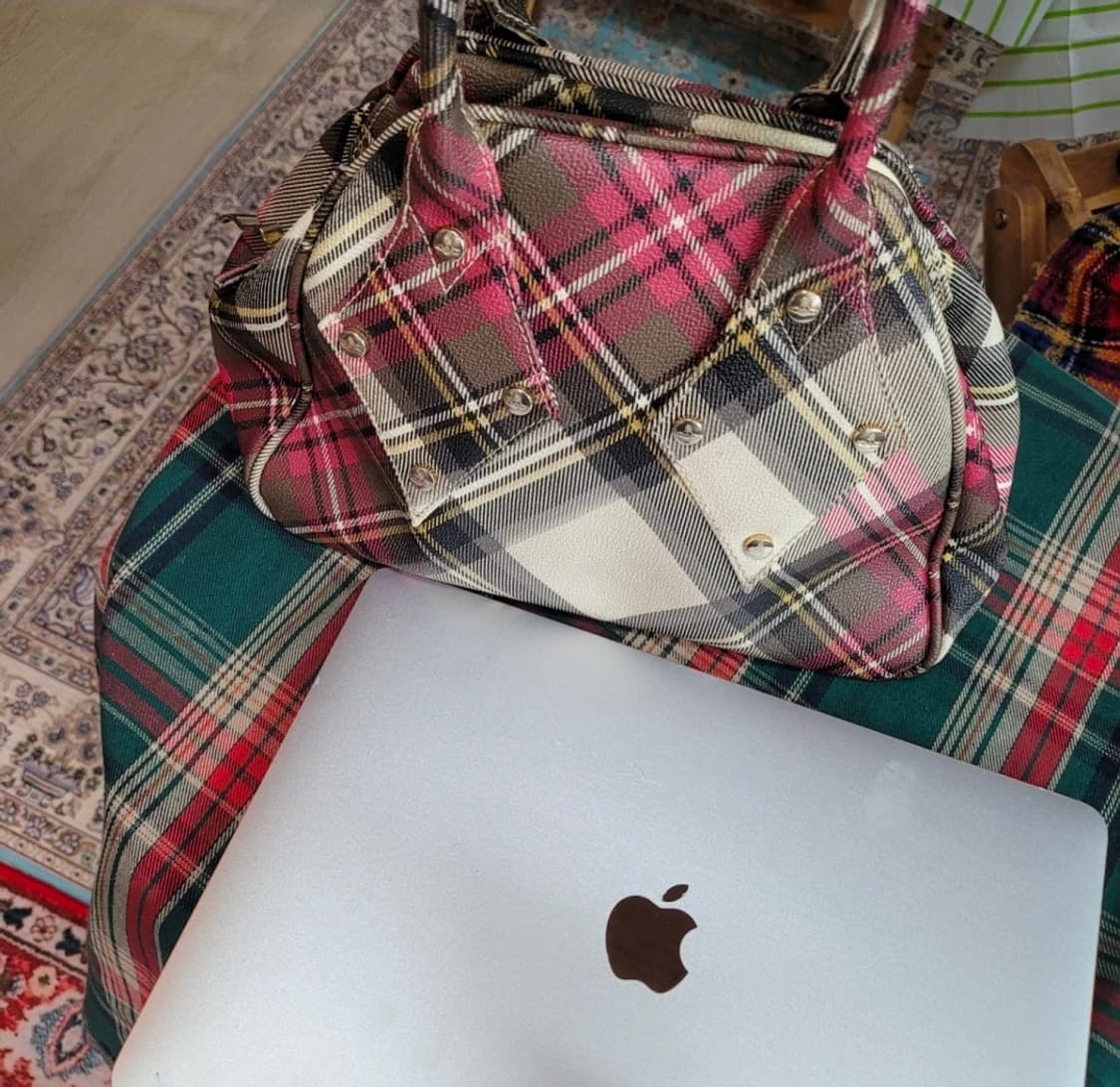 비비안웨스트우드 체크 도트백 상품이미지4