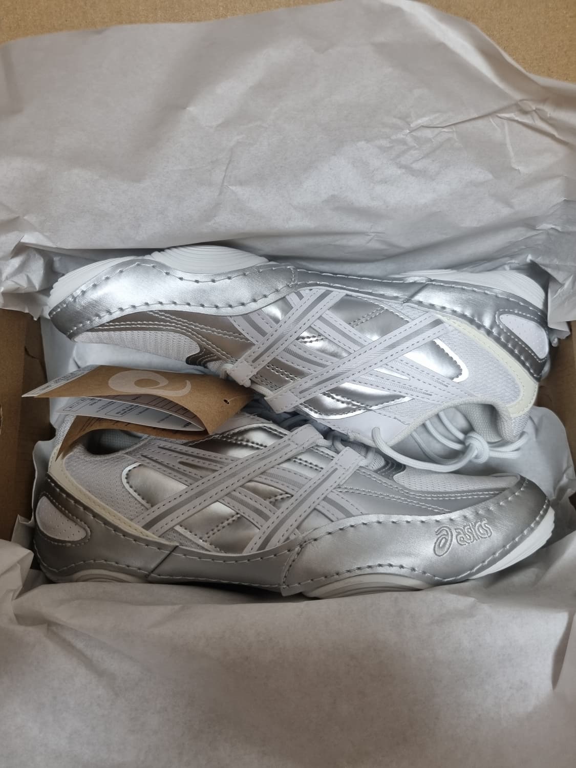 아식스 하이퍼싱크 화이트 퓨어 실버
235사이즈 새상품 상품이미지2