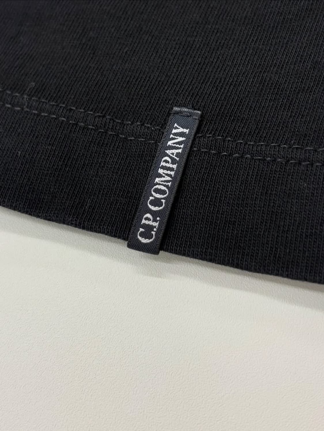 CP Company 씨피컴퍼니 프린팅 블랙 반팔 티  상품이미지4