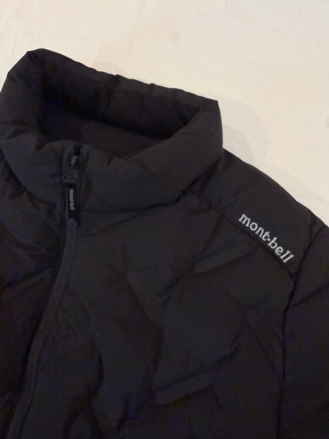 데드스탁급 몽벨 경량패딩 블랙 상품이미지2