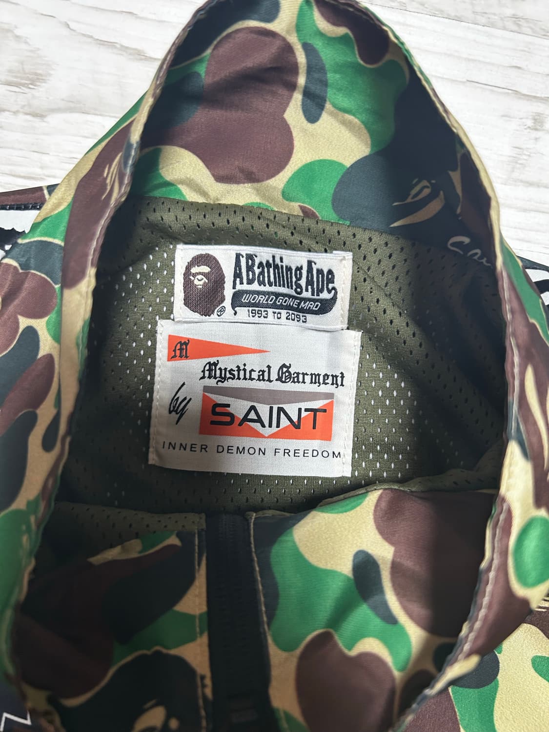 세인트 마이클 x 베이프 트랙 자켓 카모 상품이미지5