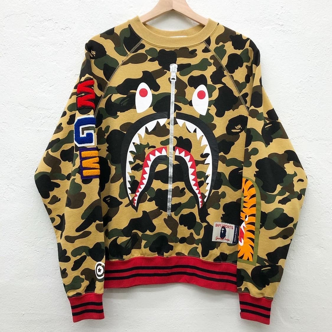 베이프 황계 카모 샤크 빅로고 맨투맨 상품이미지2