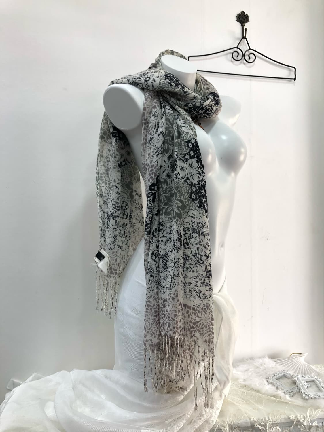 ethnic floral pattern tassel muffler 상품이미지2