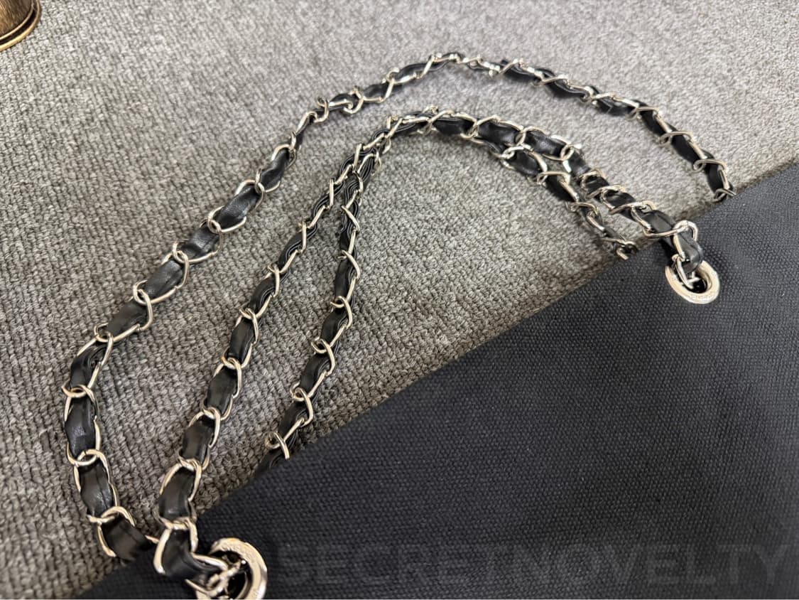 샤넬뷰티 실버체인 숄더백 블랙 상품이미지4