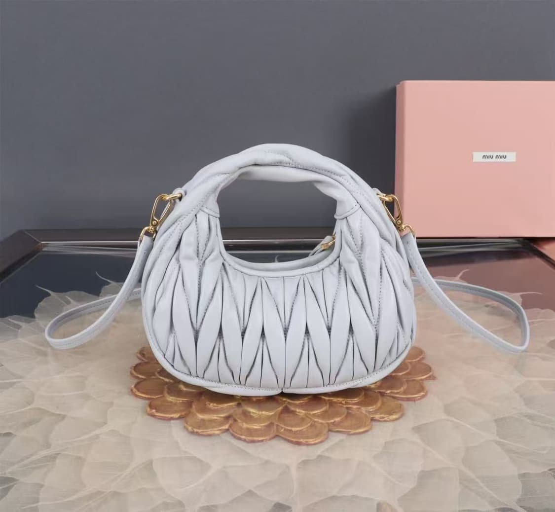 미우 미우 완더 마테라쎄 나파 레더 호보 미니백 콘플라워 상품이미지2