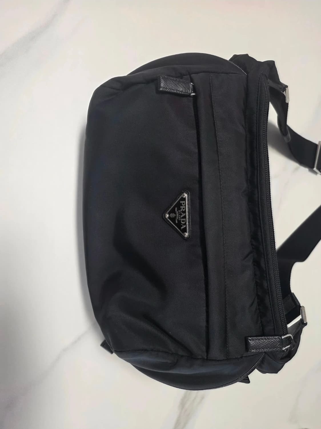 프라다 바이커백 라지 블랙 상품이미지1