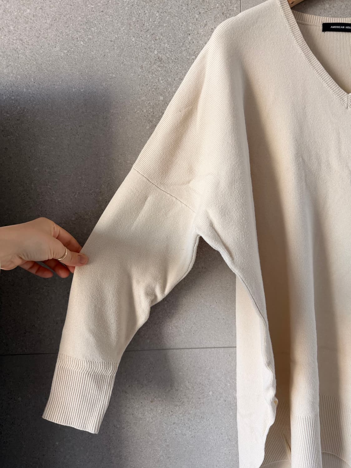 브이넥 니트 아이보리 오버핏 툭 떨어지게 입는 스웨터티셔츠 상품이미지2
