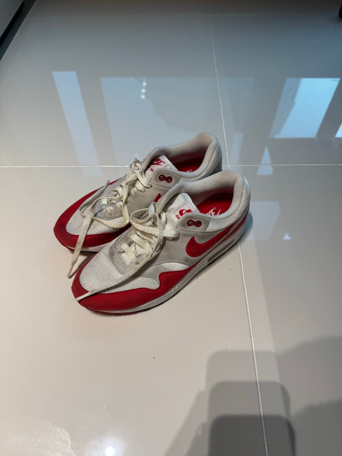 나이키 에어맥스 1 OG 화이트/유니버시티 레드 컬러 상품이미지1