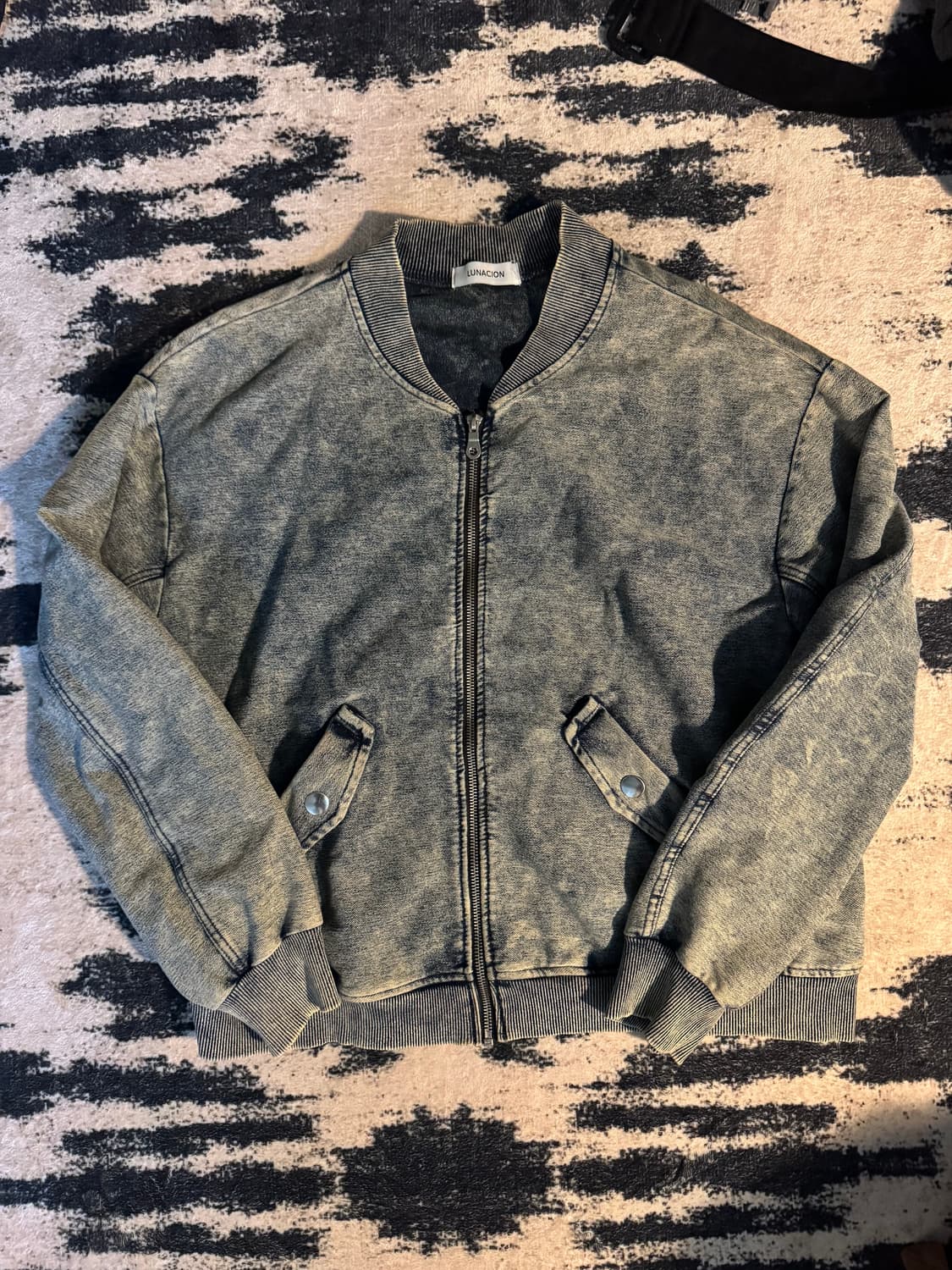 워싱 디테일 봄버 자켓 상품이미지1