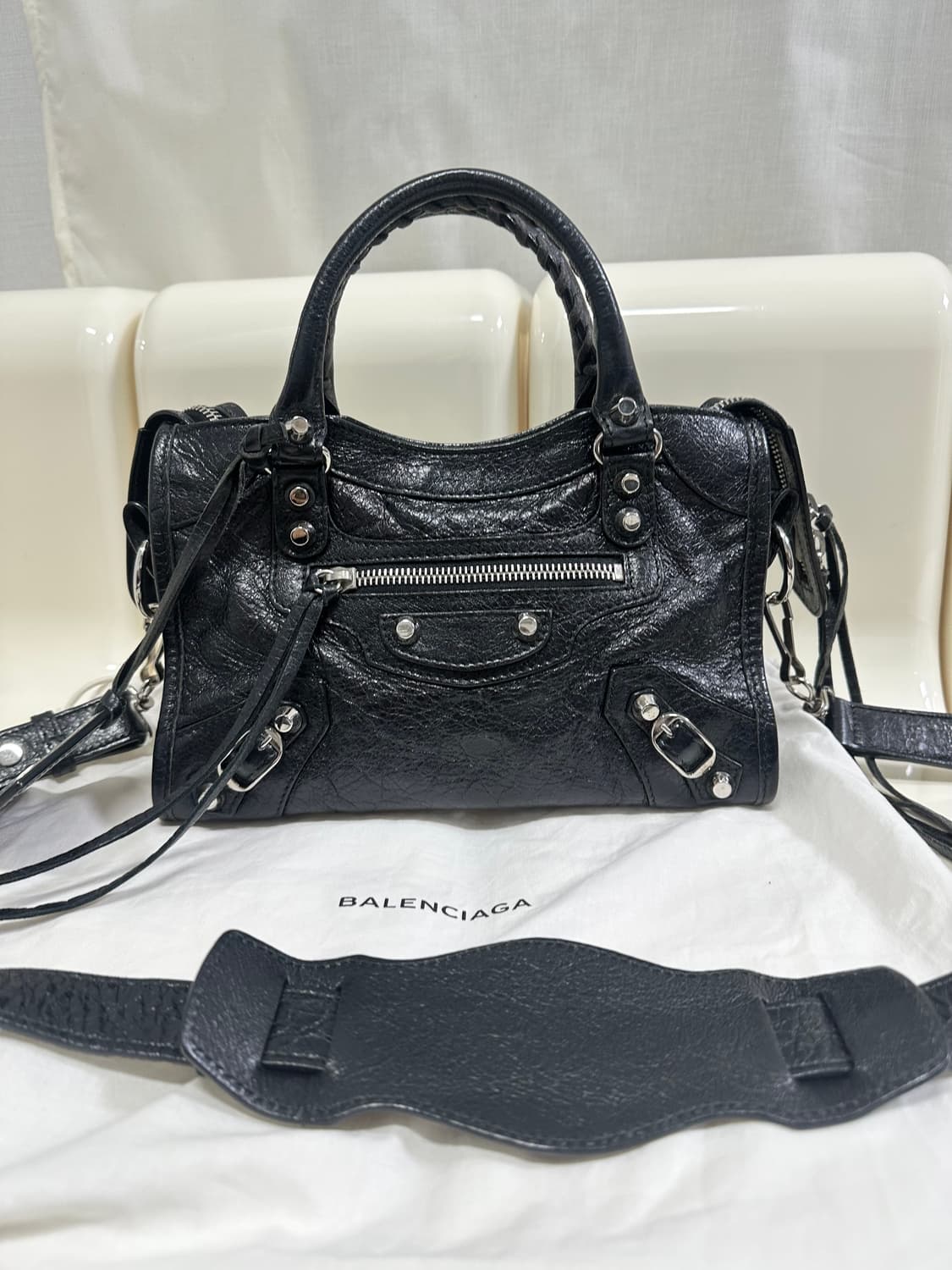 [SA 정품] 발렌시아가 시티 모터백 미니 블랙 상품이미지2