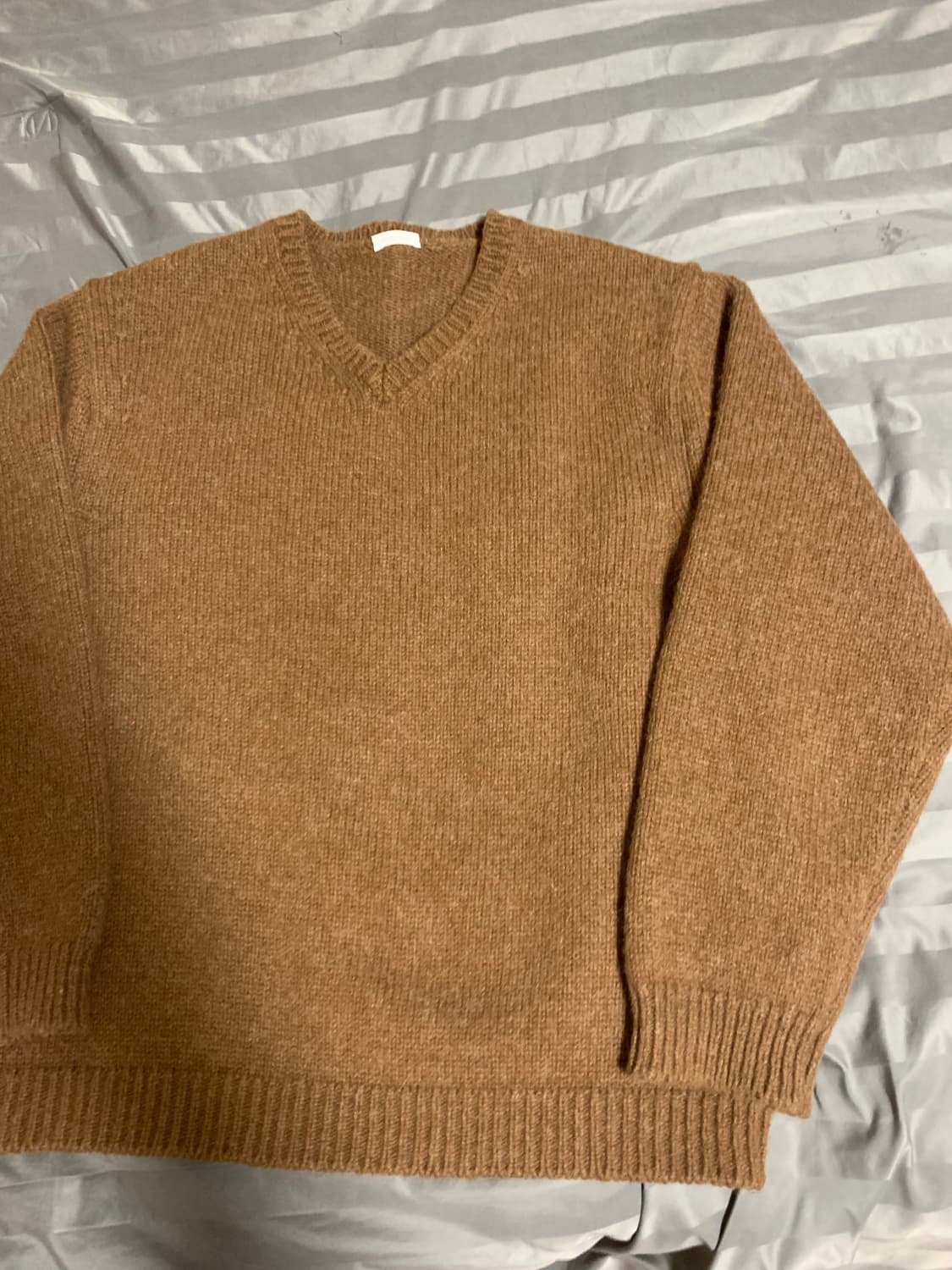 우드비 울 브이넥 니트 상품이미지3