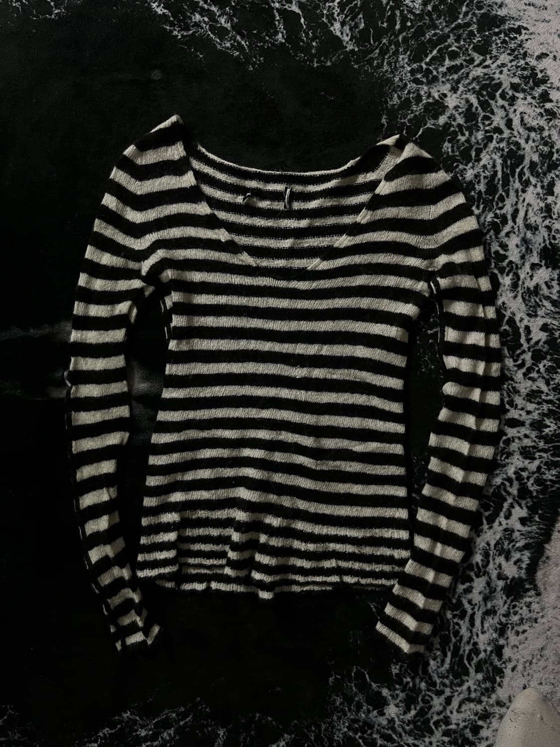 단가라 브이넥니트 상품이미지1