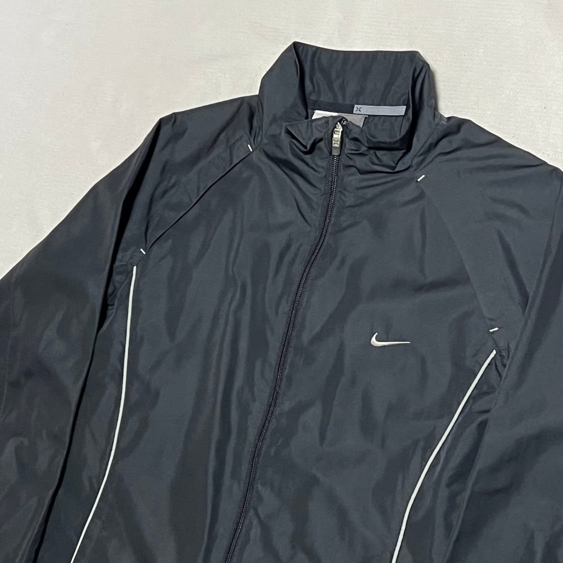 L 나이키 클리마핏 올드스쿨 스우시 블랙 바람막이 상품이미지1