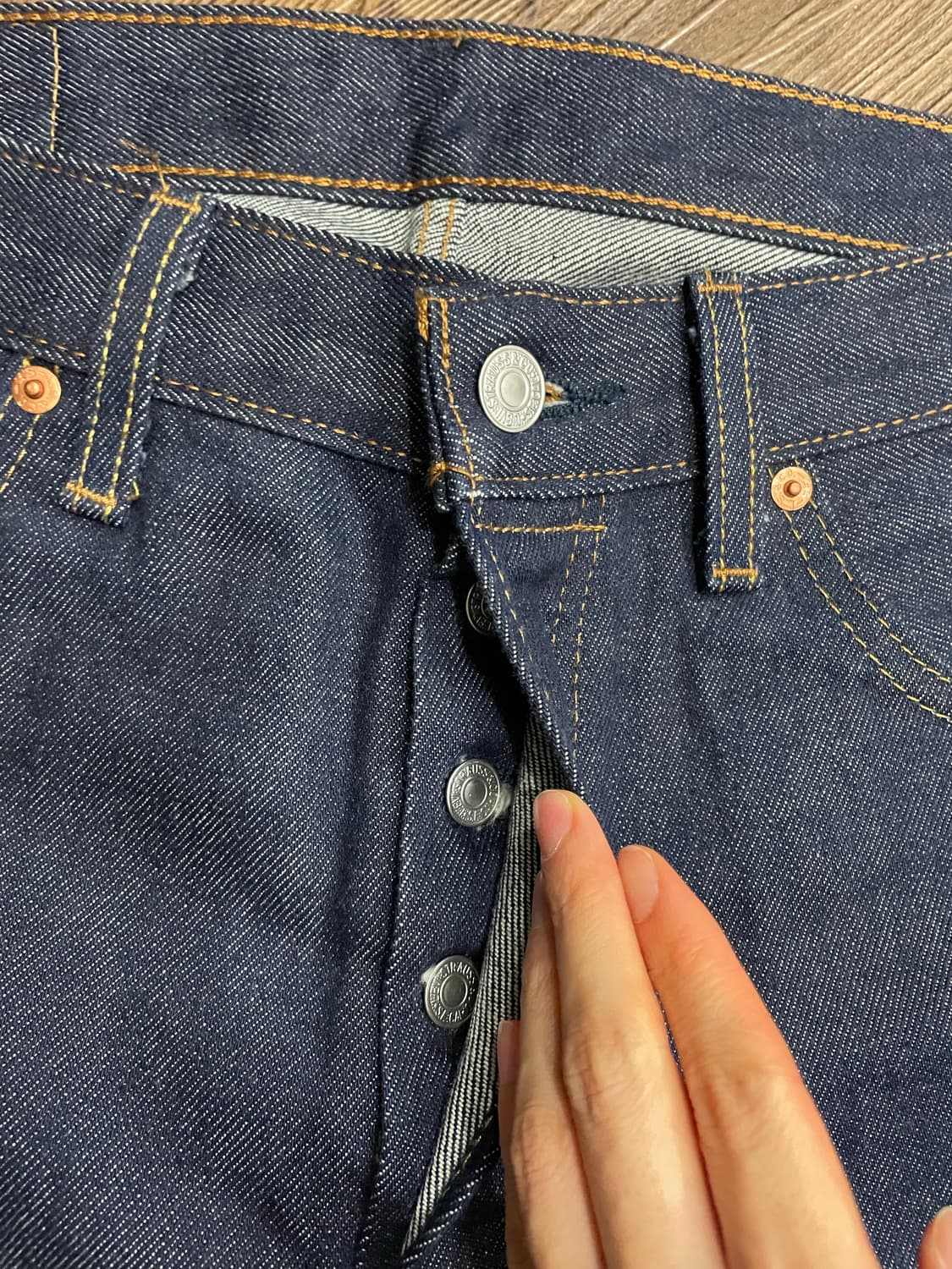 리바이스 501 오리지널진 리지드 데님 팬츠 다크인디고 생지 상품이미지4