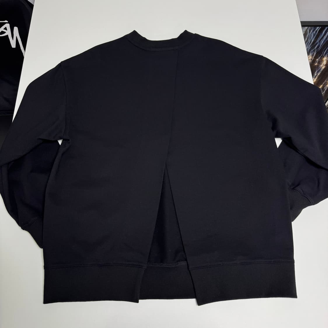 준지(Juun.J) 로고 디테일 블랙 절개 스웨트셔츠 36 상품이미지3