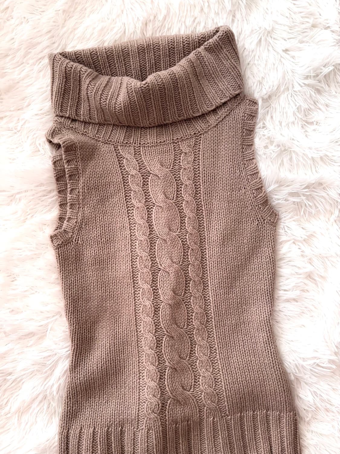 라떼갸루 로걀탑 터틀넥 슬리브리스 니트 상품이미지2