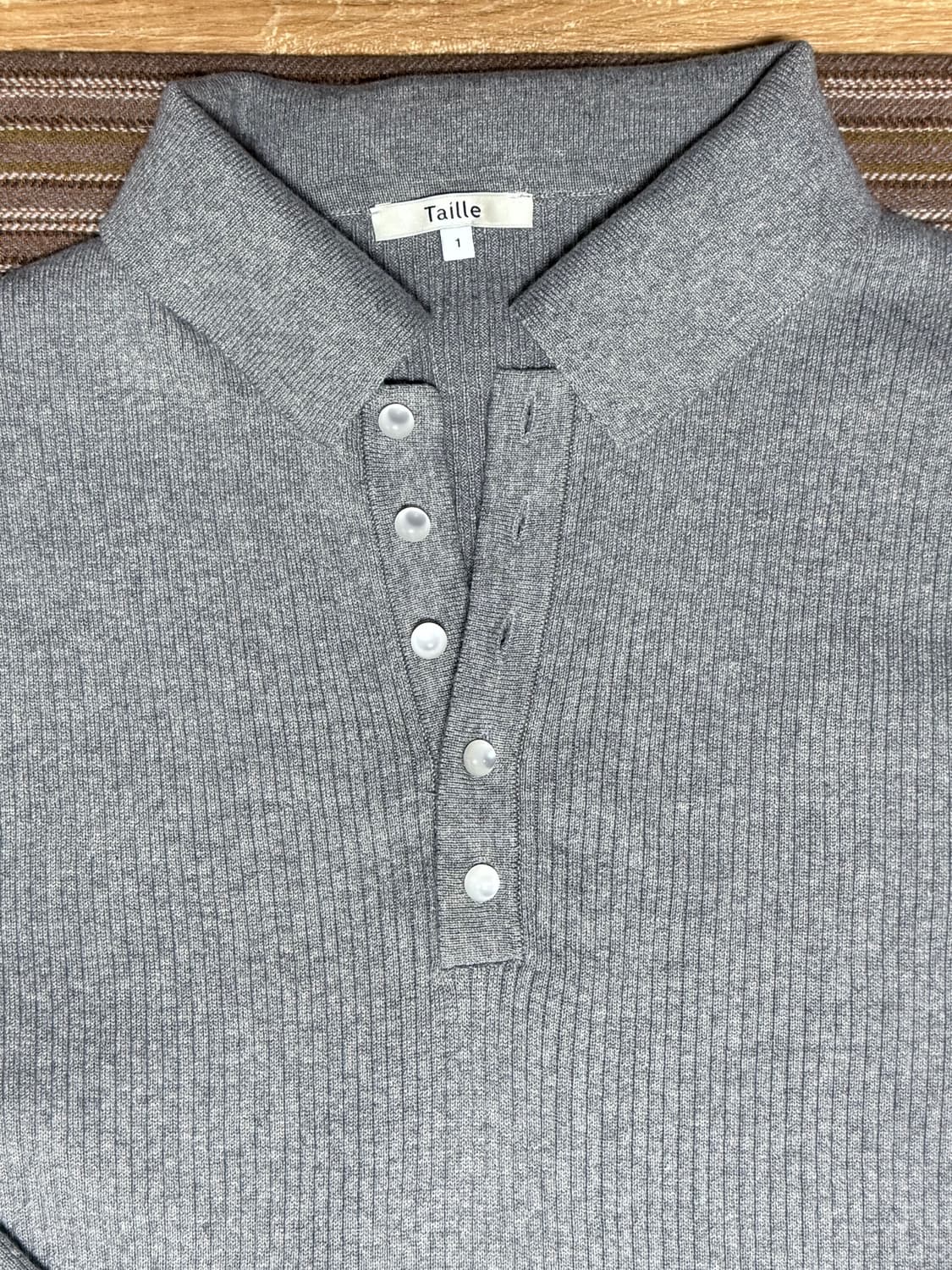 타일레 CIGAR RIB SHELL KNIT POLO TOP GREY 상품이미지3
